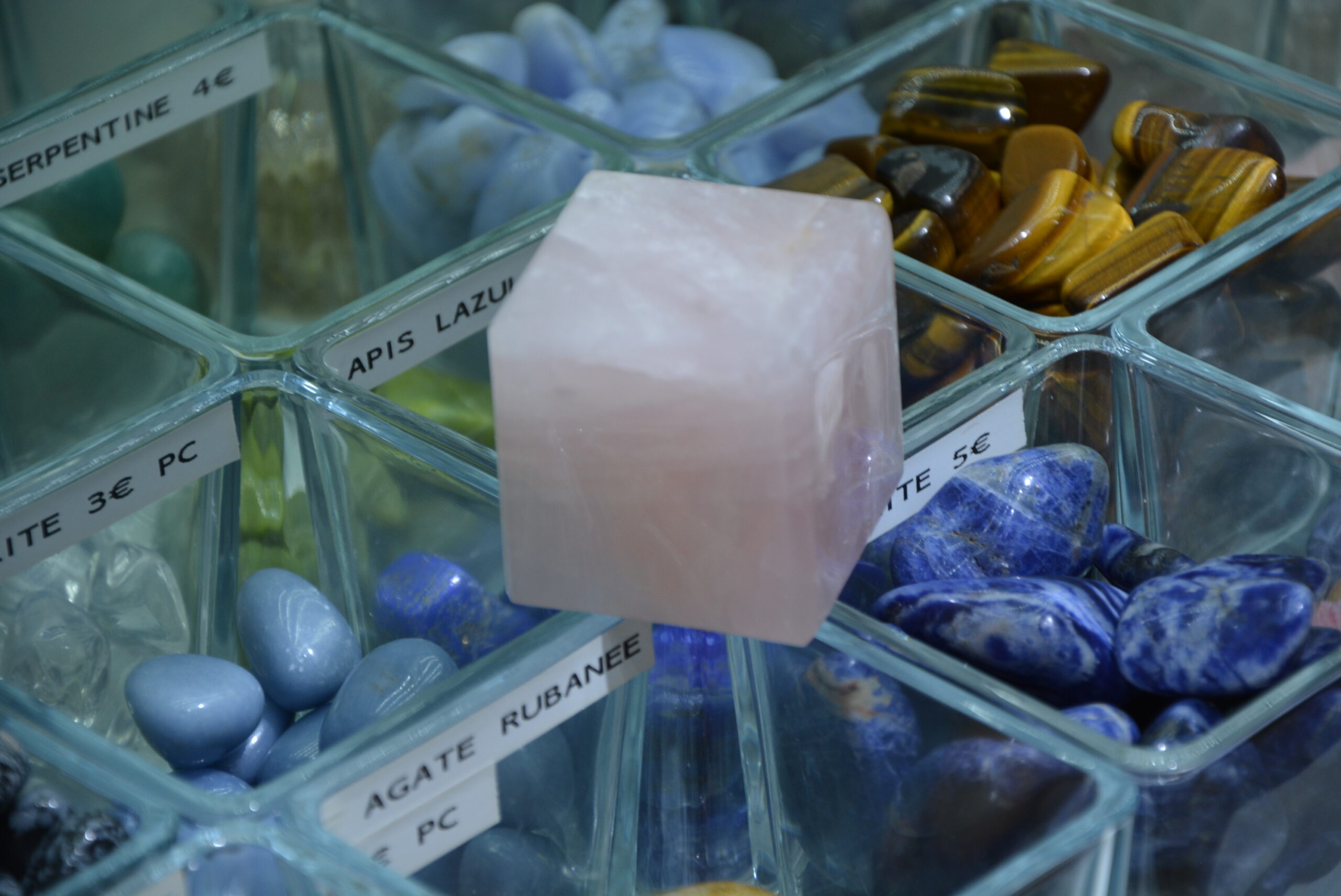 Cube quartz rose