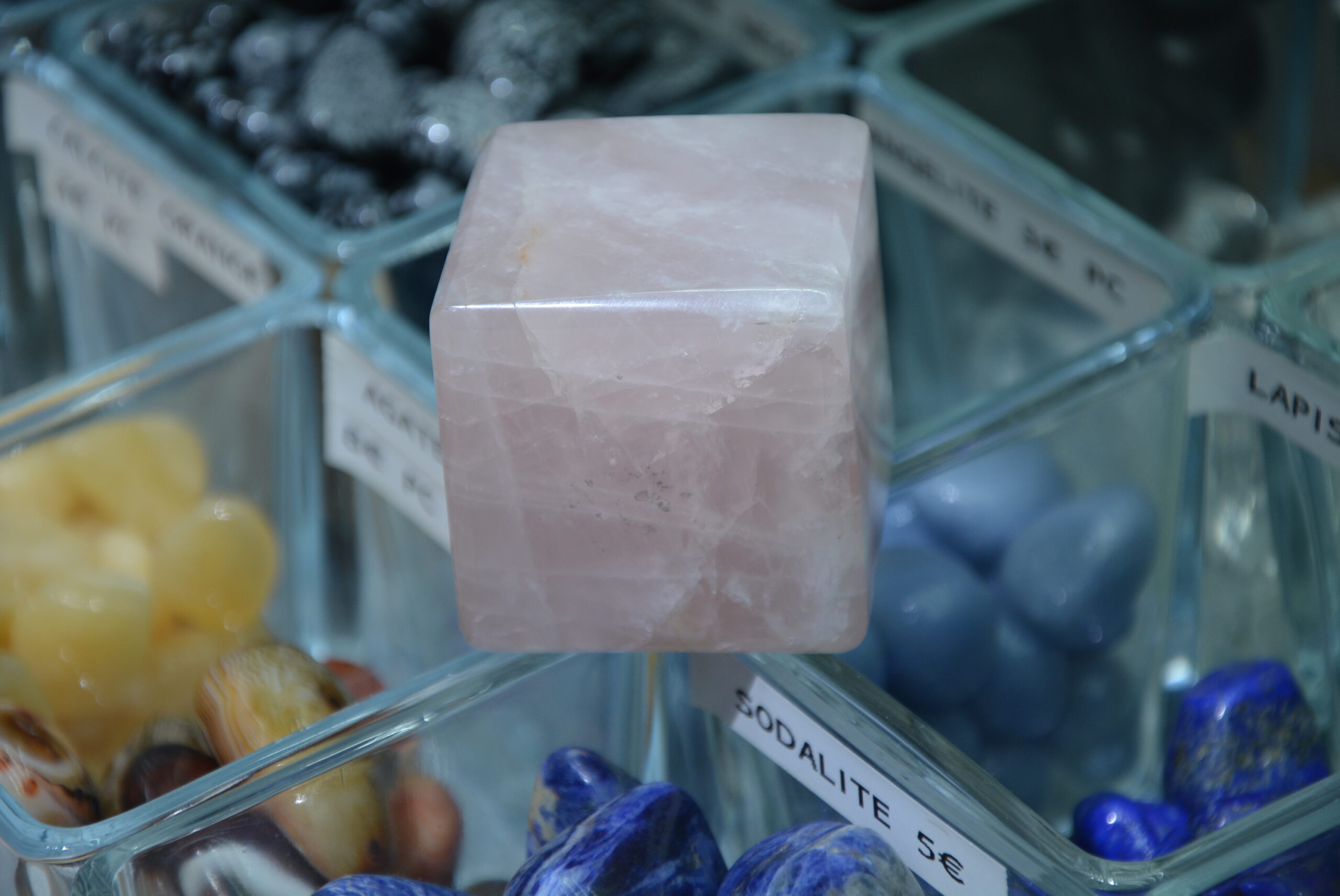 Cube quartz rose